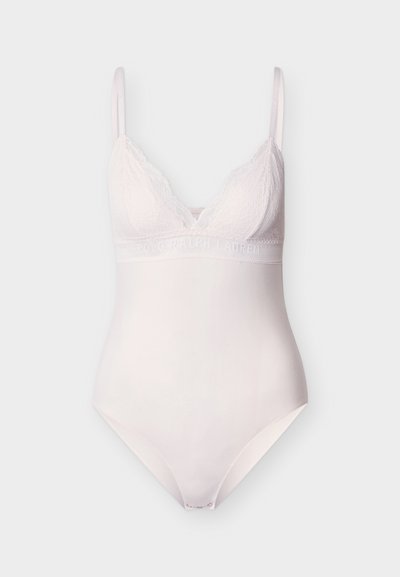 Ολόσωμο κορμάκι από ανοιχτό ροζ δαντέλα και λείο ύφασμα με ρυθμιζόμενες τιράντες και κουμπώματα στο καβάλο, με λωρίδα με επωνυμία κάτω από το στήθος.