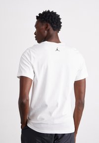 Jordan CREW - Μπλουζάκι με στάμπα - white/black