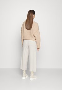 pure cashmere LOOSE FIT PANTS - Calças - vintage white
