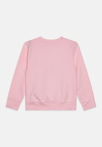 Felpa rosa con maniche lunghe, collo rotondo a coste e orlo elasticizzato. Tessuto liscio di un colore uniforme e senza motivi o accessori visibili.