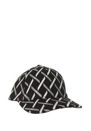 Cappellino nero con un motivo intrecciato in argento, design strutturato e visiera curva; realizzato in tessuto con una finitura tattili.
