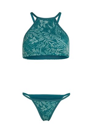 Žydrai žalsvas bikini komplektas su aukštos apykaklės viršutine dalimi su gėlių raštu ir plonais dirželiais, derantis su atitinkama žemo liemens apatine dalimi. Lygios audinio tekstūros.