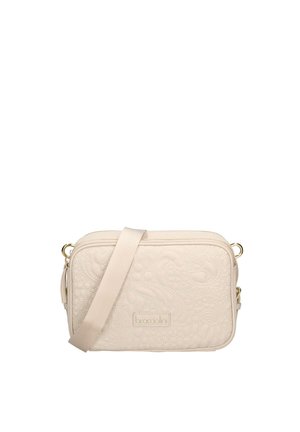 Borsa a tracolla beige con dettagli testurizzati, hardware dorato e tracolla rimovibile, che presenta una forma rettangolare e sottili motivi in rilievo.