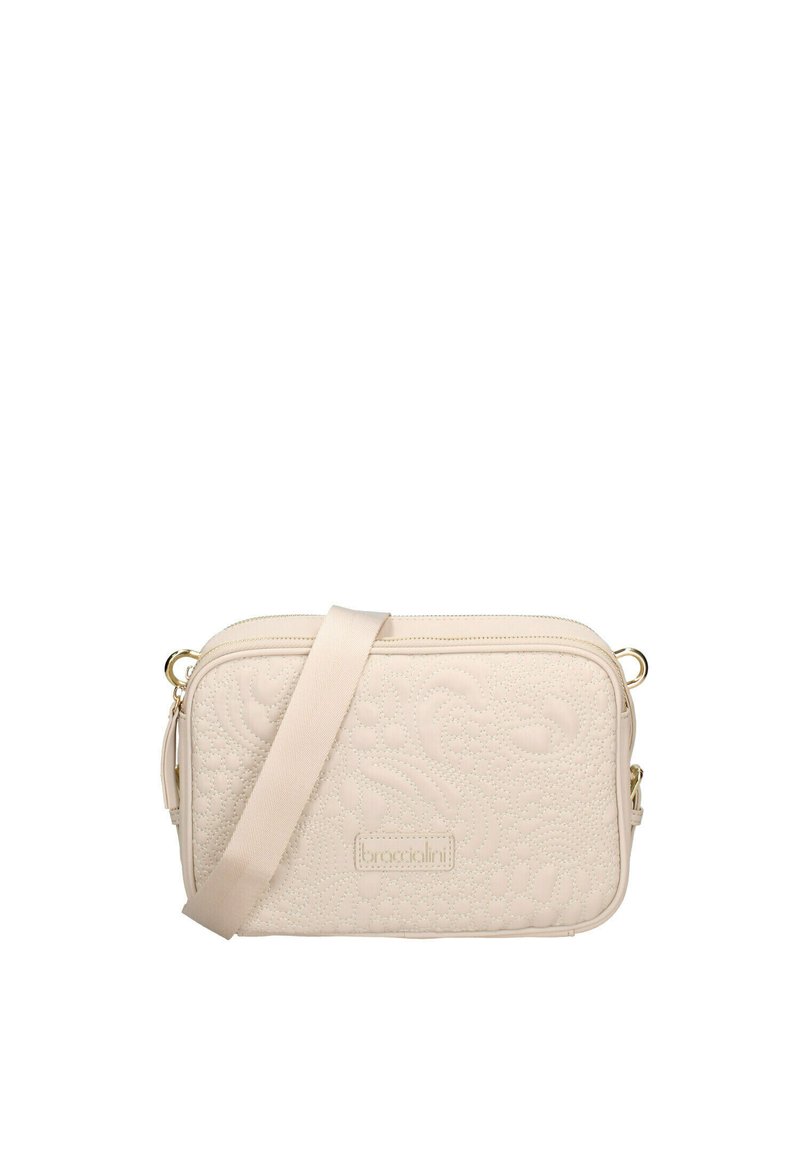 Borsa a tracolla beige con dettagli testurizzati, hardware dorato e tracolla rimovibile, che presenta una forma rettangolare e sottili motivi in rilievo.