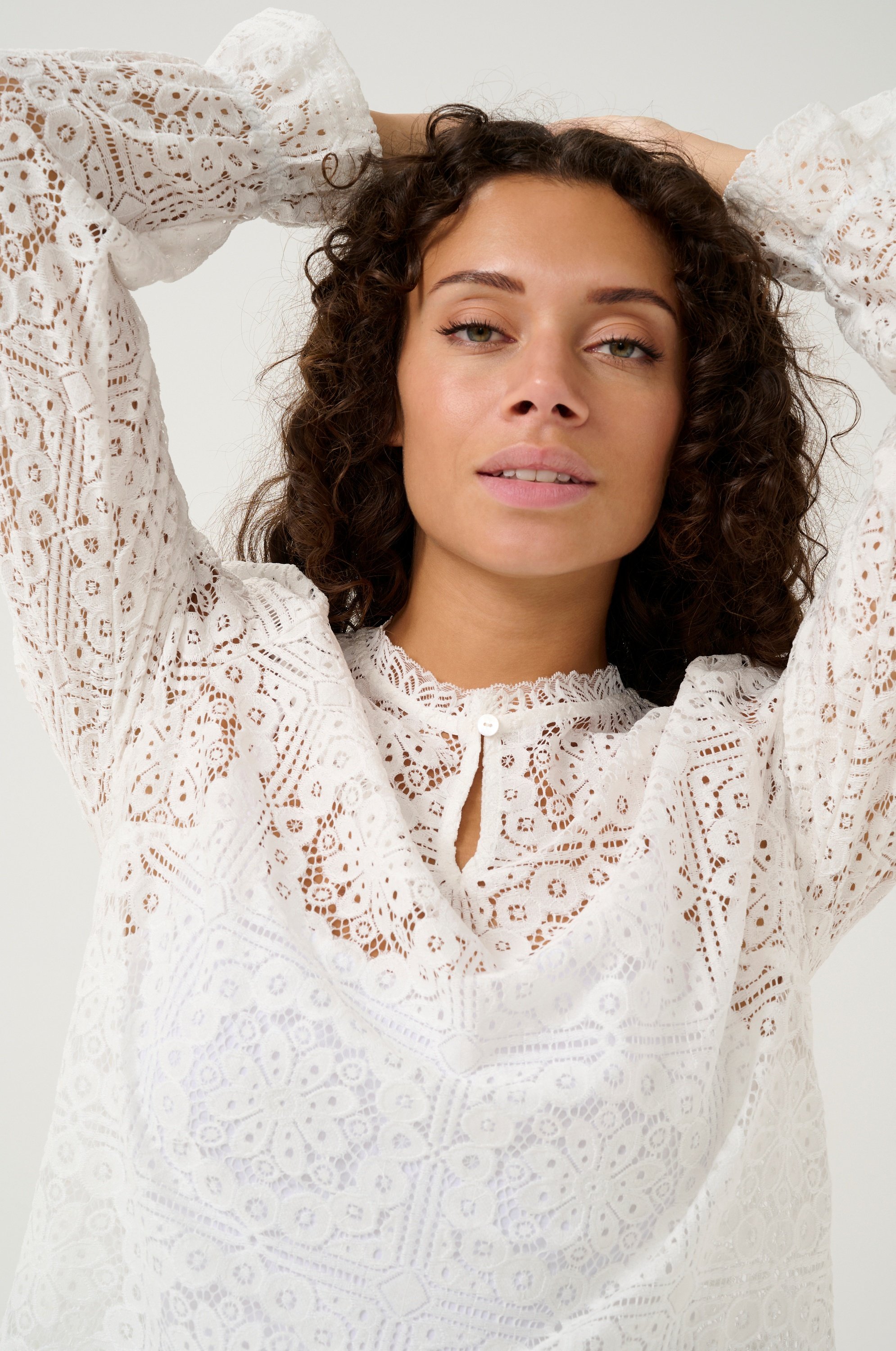 white keyhole blouse long sleeve