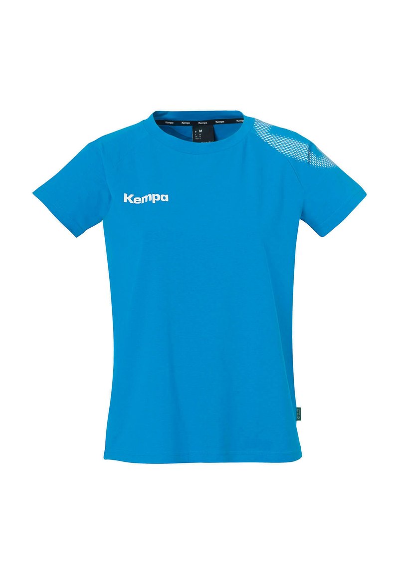 Blauwe katoenen T-shirt met korte mouwen en een ronde hals. Heeft een wit "Kempa" logo op de borst en een gemusterde accent op de schouder.