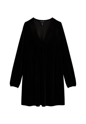 Robe en velours noir avec de longues manches bouffantes, décolleté en V profond et taille froncée, présentant une silhouette fluide et une texture douce.