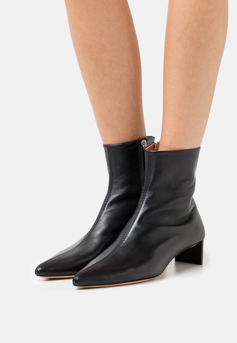 Damen Bekleidung | Mansur Gavriel POINTY BOOT Stiefelette black/schwarz - RV80024 Damen Bekleidung | Mansur Gavriel POINTY BOOT Stiefelette black/schwarz - RV80024