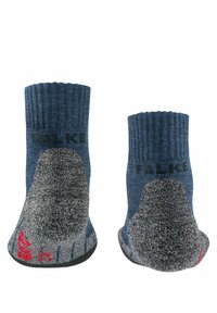 Calcetines de mezcla de lana con un puño acanalado azul, diseño de punto gris con patrones, talón reforzado y acentos rojos en la suela.