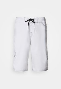 Fehér fürdőnadrág fekete húzózsinórral, kontrasztvarrással, oldalzsebbel és sima textúrával. Vízisportokhoz alkalmas.