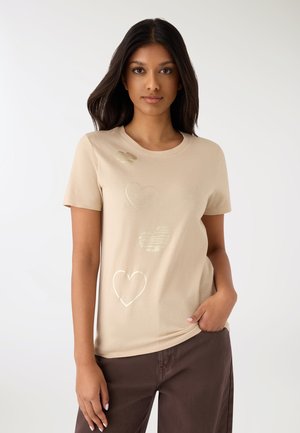 Terranova, CON CUORI - T-shirt con stampa - beige chiaro