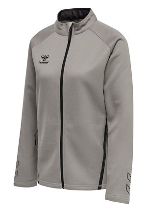 Jasnoszara bluza na zamek z czarnym suwakiem, kieszeniami bocznymi, logo hummel na piersi oraz wzorem w jodełkę w pobliżu mankietów na obu rękawach.