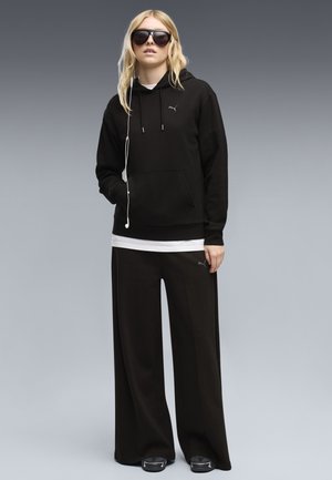 Puma, ESSENTIALS ELEVATED STANDARD HOODIE - Kapuzenpullover - black