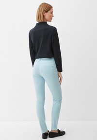 s.Oliver BLACK LABEL IZABELL - Vaqueros slim fit - arktisblau