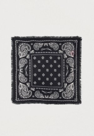 Svart bandana med vita paisleymönster och små logotyper. Fransiga kanter med en kontrasterande vit kant. Lättviktigt tyg.