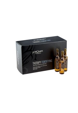 Boîte noire étiquetée Therapy Fortifying par postQuam avec trois petites ampoules en verre ambré contenant un sérum pour le traitement des cheveux.
