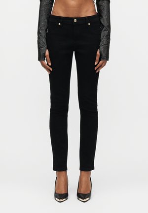 JACKIE PLATE - Karcsúsított farmerek - black