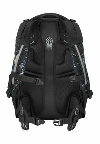 Rucksack mit gepolstertem schwarzem Netz und buntem Spritzmuster an den Seiten. Verfügt über verstellbare Riemen und Schnallen für einen sicheren Sitz und Komfort.