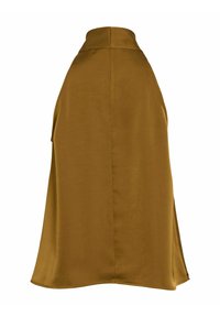 Una gonna gialla senape a vita alta in un tessuto liscio e leggero, con dettagli di spacco laterale e un design pulito e semplice.