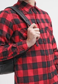 Urban Classics Camicia - red