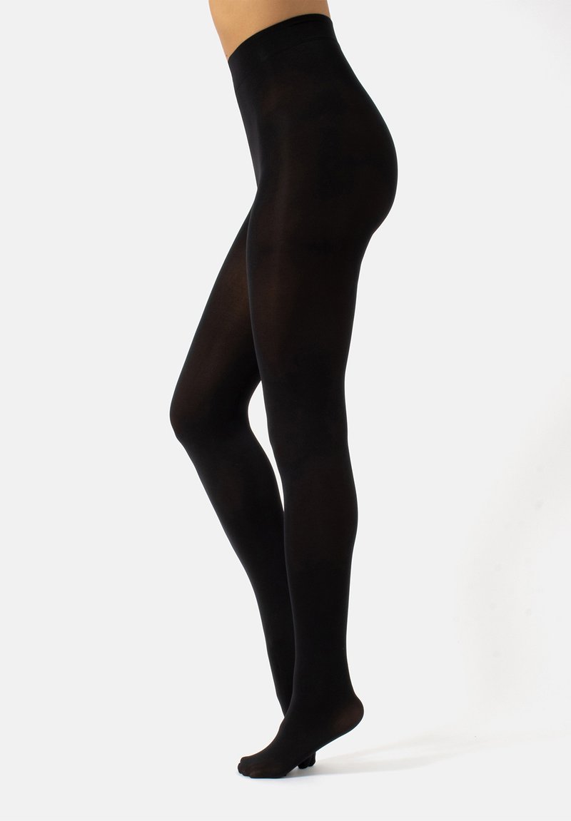Calze nere opache con una superficie liscia, vita alta e design senza cuciture, che coprono le gambe dalle dita dei piedi ai fianchi.