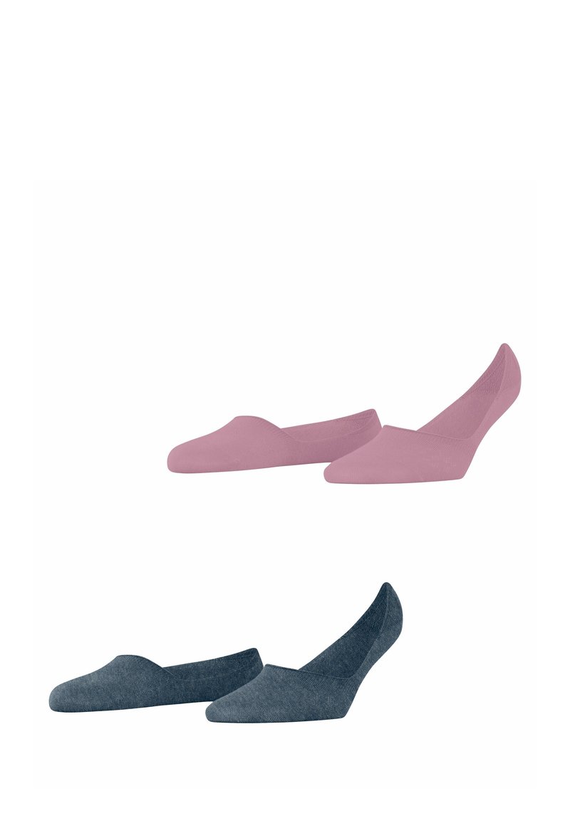 Dwie pary butów wsuwanych: jedna w miękkim różu o gładkim wykończeniu, a druga w ciemnoniebieskim denimu, obie z noskiem w kształcie spiczastym.
