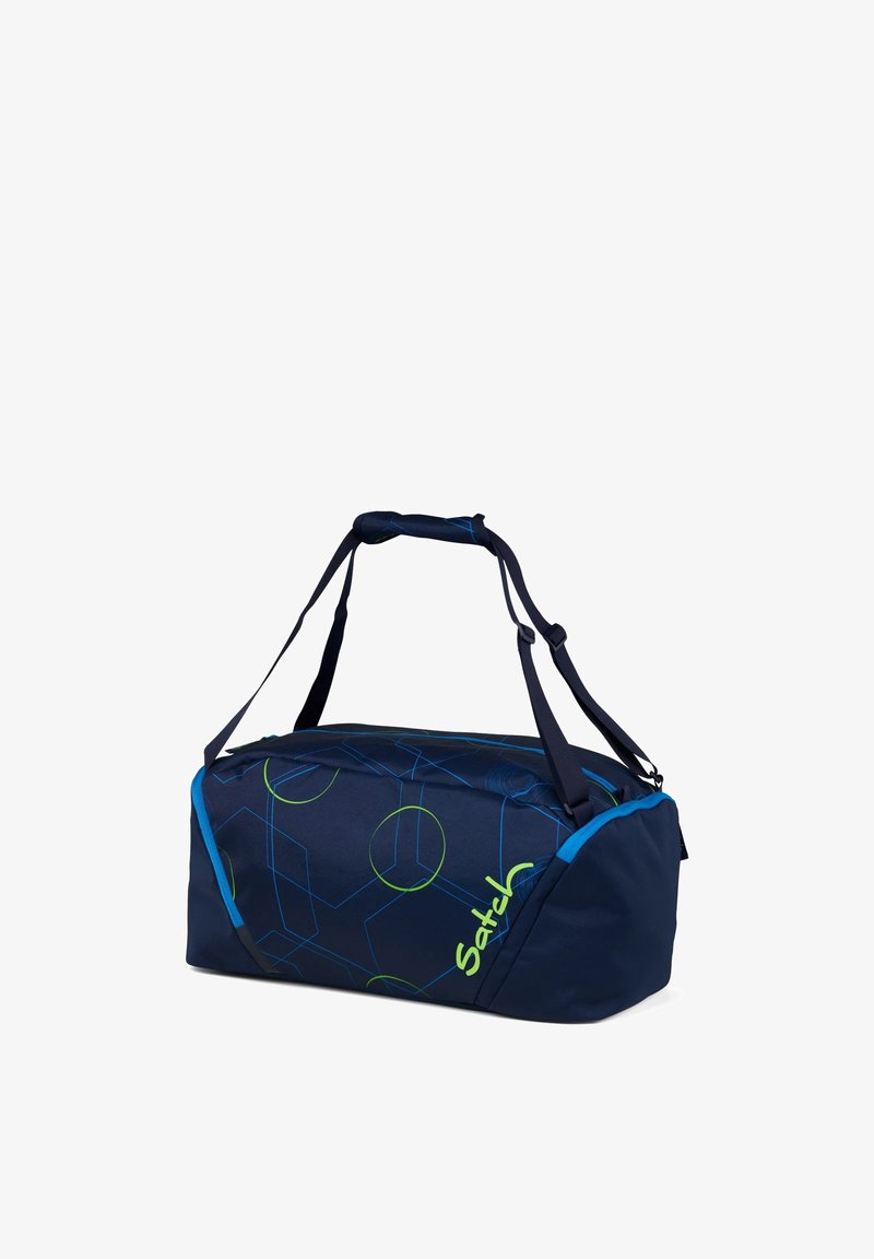 Marineblaue Sporttasche mit grünem geometrischem Muster, oberen Griffen und blauen Akzenten. Hergestellt aus strapazierfähigem Stoff mit einer stabilen Form.