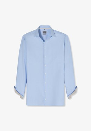 Lichtblauw herenoverhemd met lange mouwen, wijde kraag en knoopsluiting aan de voorkant, met opgerolde mouwen waarin witte binnenboorden zichtbaar zijn.