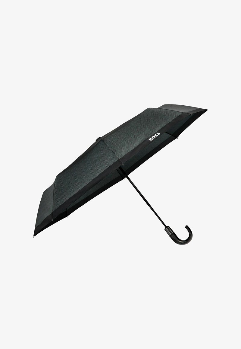 Parapluie noir Hugo Boss avec poignée courbée, toile ouverte présentant un motif chevrons subtil et logo de la marque visible sur un panneau.
