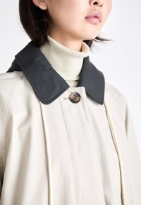 Barbour ALEXA NATALIE TRENCH COAT - Casaco impermeável - mist/dress stewart