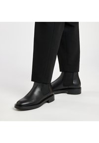 Frau Shoes CHELSEA - Zapatos sin cordones - black