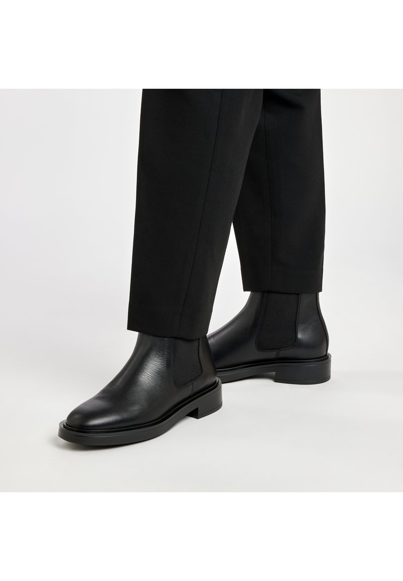 Frau Shoes CHELSEA - Zapatos sin cordones - black