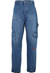 Blaue Denim-Cargo-Hosen mit lockerer Passform, mehreren Seitentaschen und einem kleinen roten Etikett am Saum. Mit verstärkten Nähten und einem Knopfverschluss.