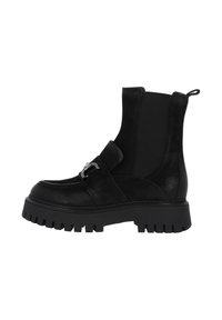Botas negras hasta el tobillo con suela gruesa, de ante y material elástico, con una correa decorativa y detalle metálico.