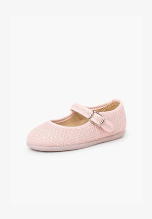Chaussure Mary Jane tissée rose clair avec bride réglable à boucle et semelle souple, conçue pour un tout-petit ou un jeune enfant.