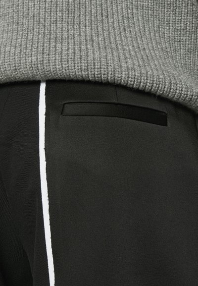 Victoria Beckham STRAIGHT LEG DECONSTRUCTED TROUSER - Püksid - black