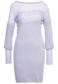 Abito lilla con maniche lunghe, dettaglio in pizzo sul petto e design aderente. Tessuto morbido con maniche a costine ed eleganti accenti in pizzo.