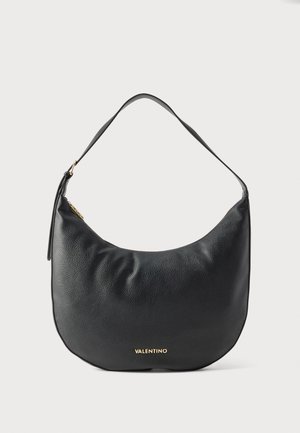 Черна мека кожена раничка Valentino с извит дизайн, златист цип и лого Valentino в златисти букви отпред.
