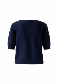 Marineblauwe gebreide trui met korte mouwen, met een ronde hals, zachte textuur, en geribde manchetten en zoom. Klassieke, eenvoudige vorm zonder versieringen.