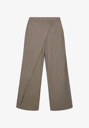 Pantalon à jambes larges couleur taupe avec un panneau superposé style portefeuille, en tissu texturé et taille plate.