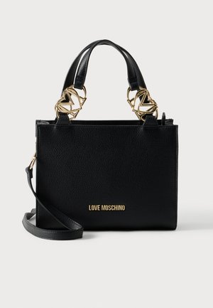 Borsa a mano in pelle nera con manici decorativi in tono oro, dettaglio logo sul davanti e tracolla regolabile. Design strutturato.