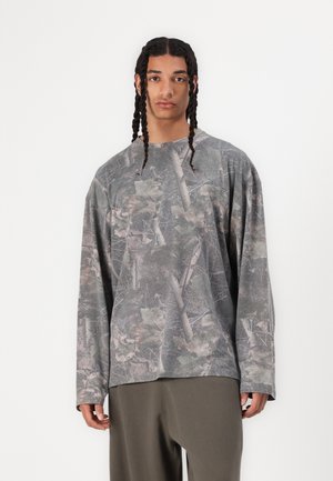 OVERSIZED WOODLAND UNISEX - Maglietta a manica lunga - camo
