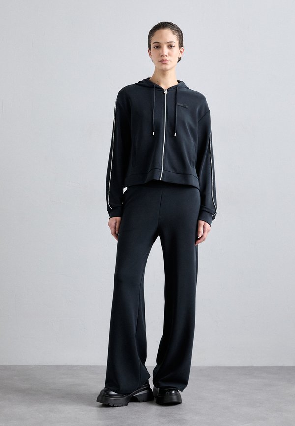 TRACKSUIT - Tracksuit