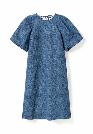 Haljina tamnoplave boje s cvjetnim vezom, ima kratke balon rukave i zatvaranje na vezanje na stražnjoj strani. Mekana tekstura s ležernim krojem.