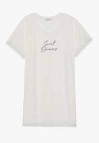 Fehér, rövid ujjú póló, kerek nyakkivágással, amelyen a "Sweet Dreams" felirat található stilizált, sötét betűkkel. Sima textúra.