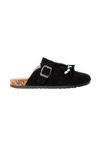 Sabot noir sans lacets avec semelle en liège, bride à boucle argentée, détail franges et perles bleues et blanches sur la partie supérieure.