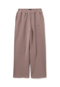 Pantalones de chándal de pierna ancha color marrón claro con cinturilla elástica, bolsillos laterales y un sutil texto bordado en la parte superior del muslo izquierdo.