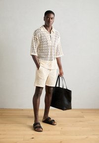 Heathe OLUROMBI SHORT SET - Poloshirts - cream