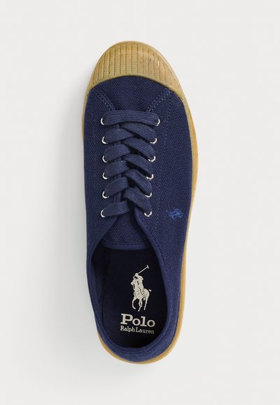 Polo Ralph Lauren ESSENCE 100 CANVAS CAP-TOE SNEAKER - Tossud - newport navy