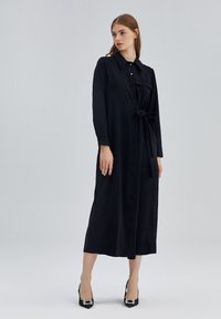 Touché Privé BELTED  - Kreklkleita - black